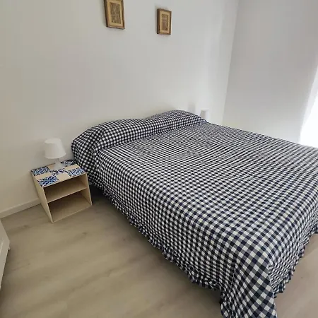 Carlo's Zr141 Market Apartment *